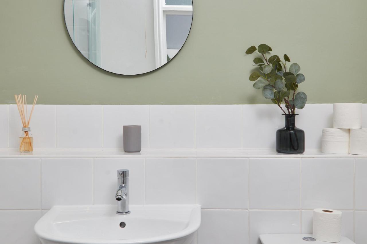 Wonderful Apartment In Bath With Garden - Sleeps 8 Exteriör bild
